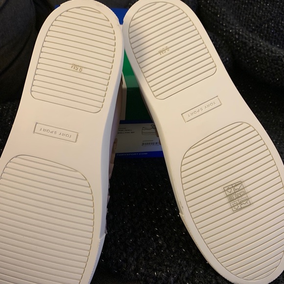 Tory Burch ruffle sneaker - Picture 3 of 4